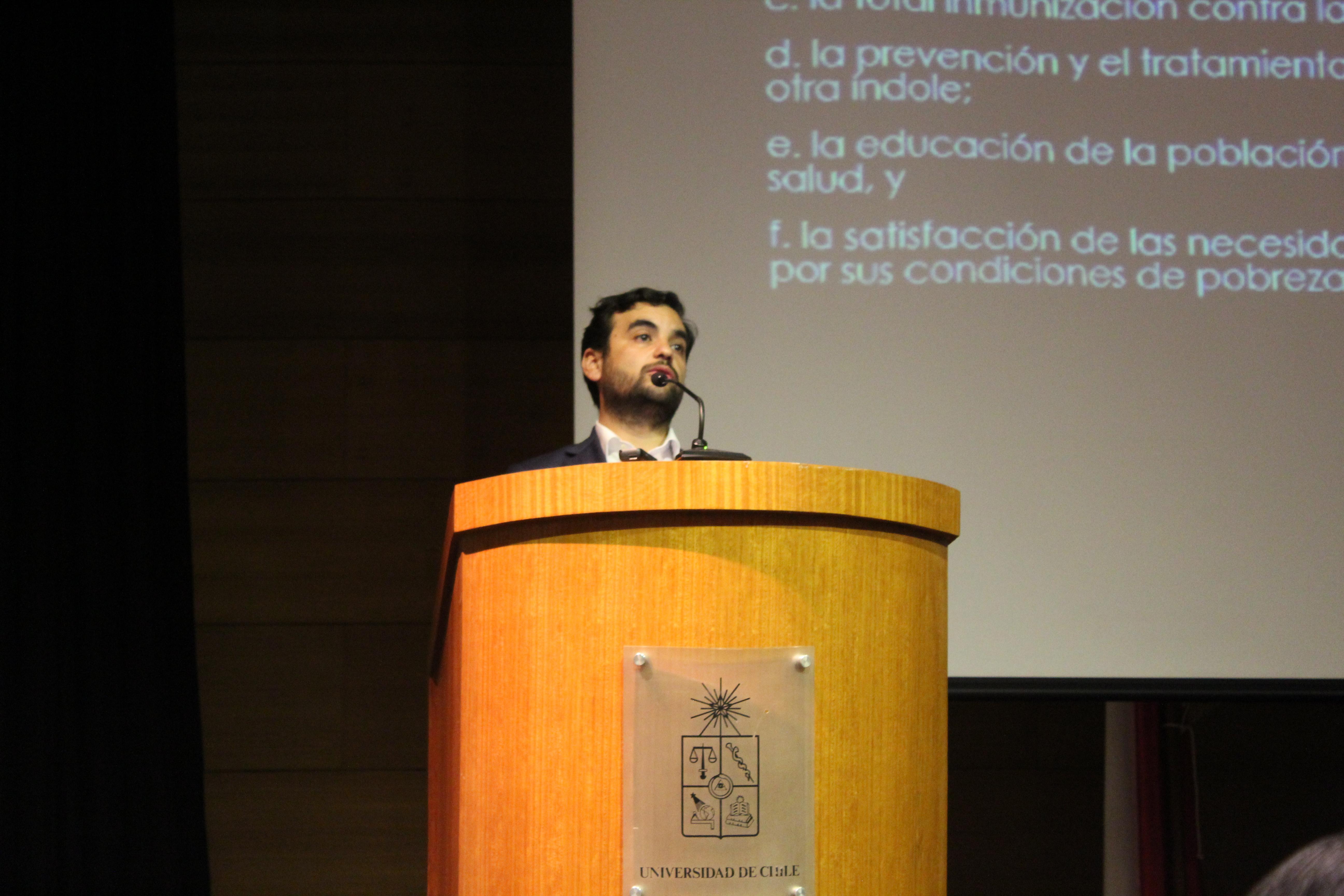 El Abogado Jaime Gajardo Falcón, académico del magíster en Derecho de la Universidad de Chile.