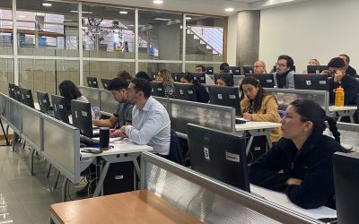 Funcionarias y funcionarios se capacitan para ser Usuarias/os líderes de SAP. Funcionarias y funcionarios se capacitan para ser Usuarias/os líderes de SAP.