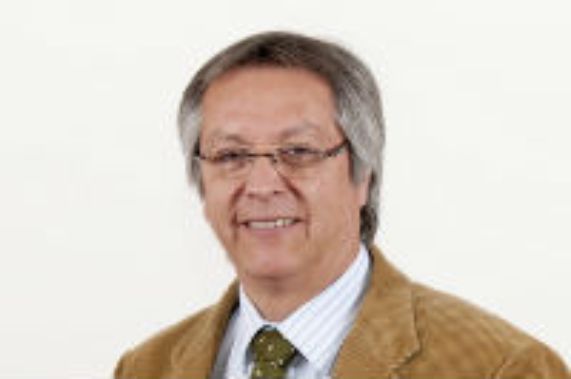 Director de la Escuela de Salud Pública, Dr. Óscar Arteaga